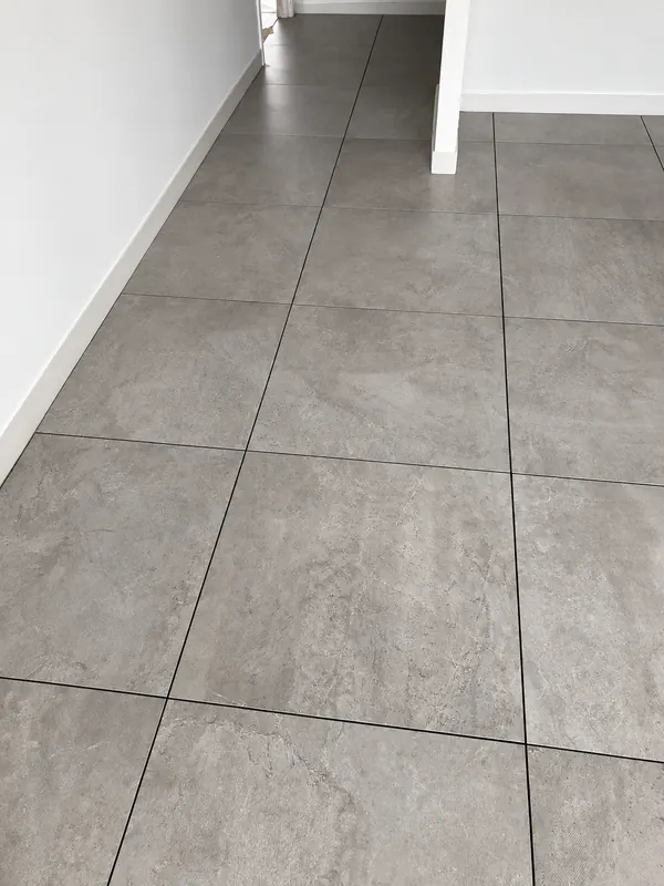Parquet et matériaux nobles dans une pièce de vie